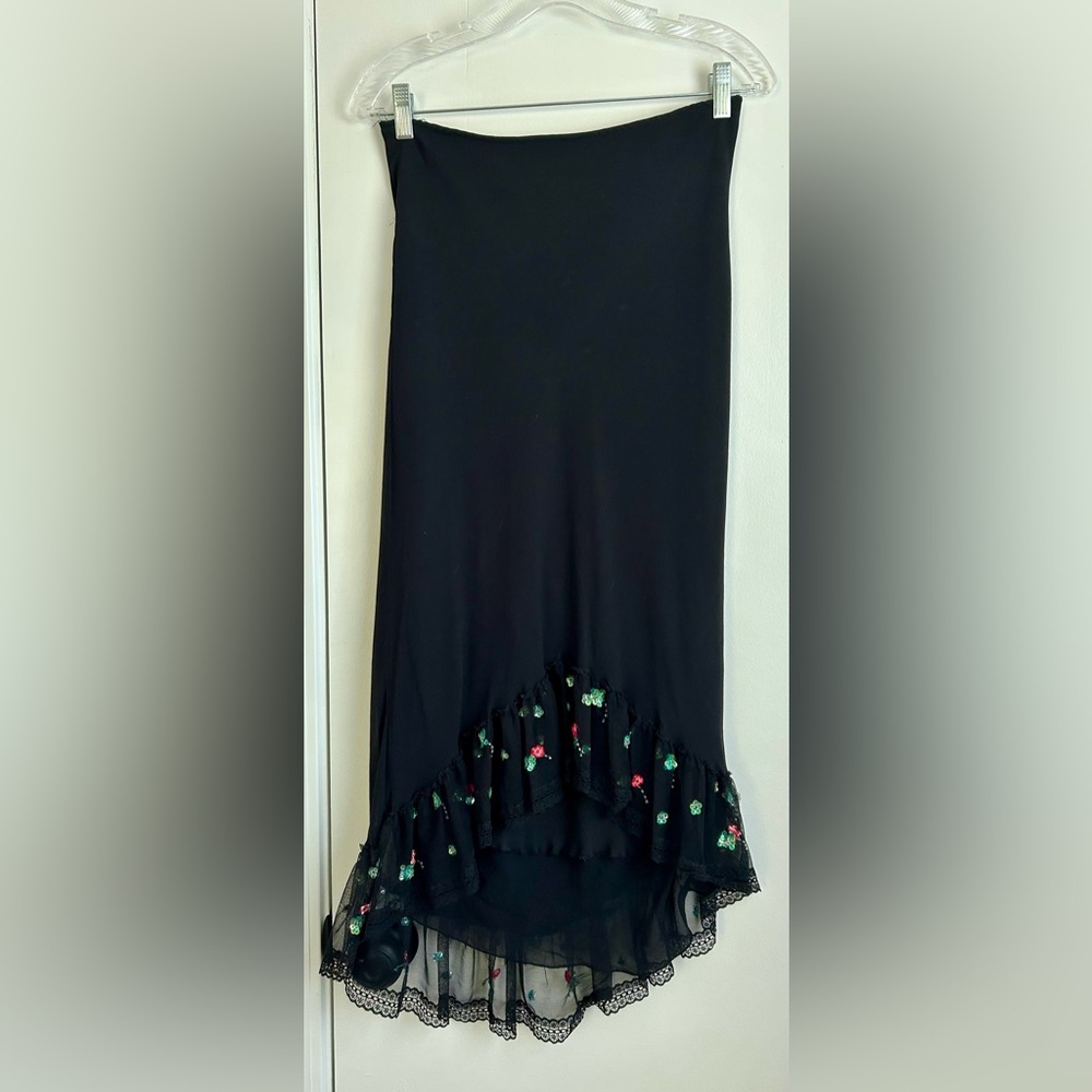 Vintage 2000s Women’s Medium Black Maxi high-low Skirt with Ruffled Lace Hem